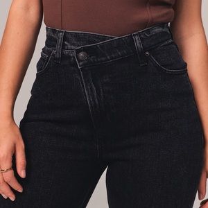 NWT Abercrombie The ‘90s Slim Straight Jeans